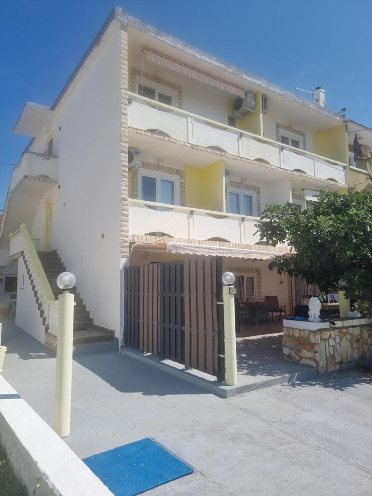 Apartmani Alen Dinjiska Exterior photo